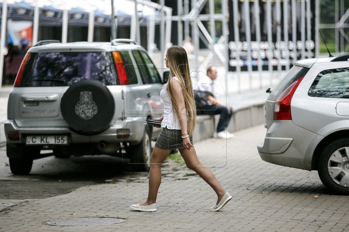 High heels and short skirts. Moldovan graduates say farewell to school (PHOTO REPORT)