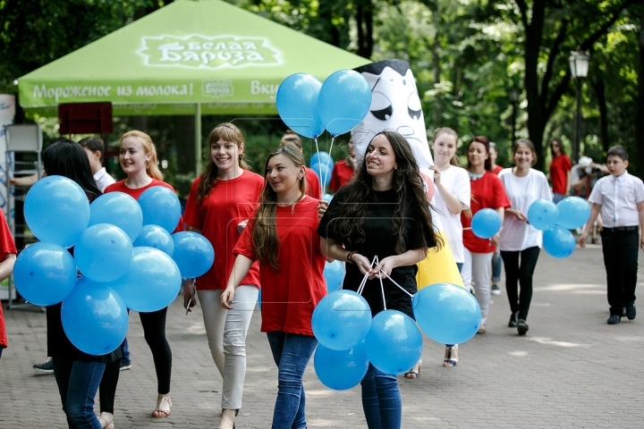 High heels and short skirts. Moldovan graduates say farewell to school (PHOTO REPORT)