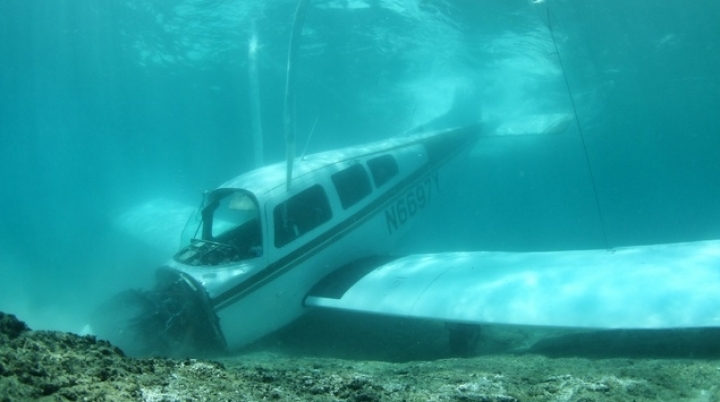 5 dead after skydiving plane crashes in Hawaii