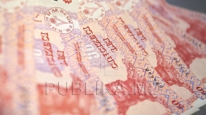 Slight year-on-year rise of average gross salary in Moldova (TABLE)