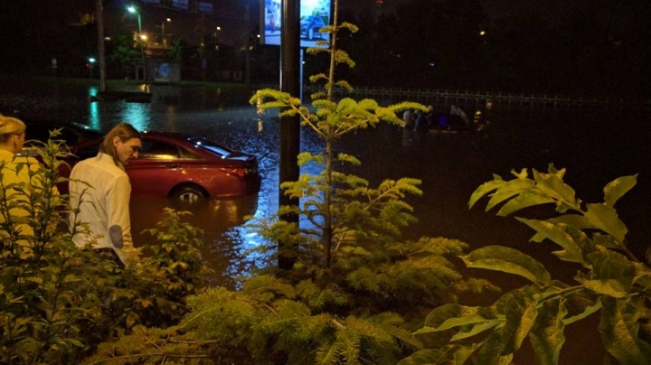 CATASTROPHIC IMAGES IN MOLDOVA. Last night rain causes floods, enormous damages