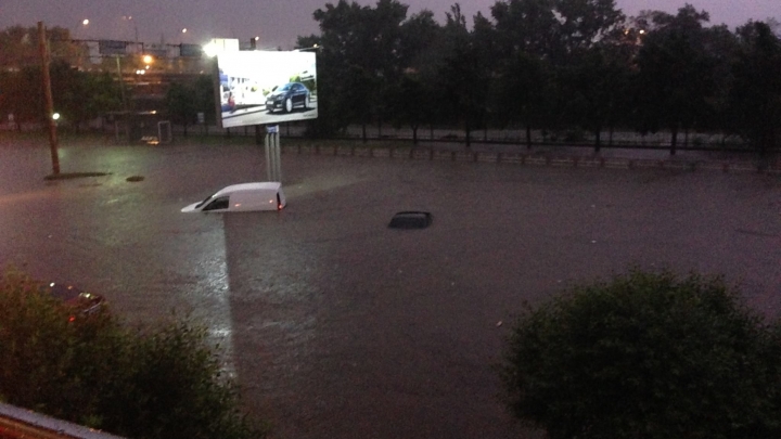 CATASTROPHIC IMAGES IN MOLDOVA. Last night rain causes floods, enormous damages