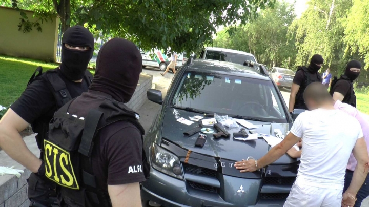 URANIUM SMUGGLED in Moldova. Security service squad catches dealers (PHOTO)