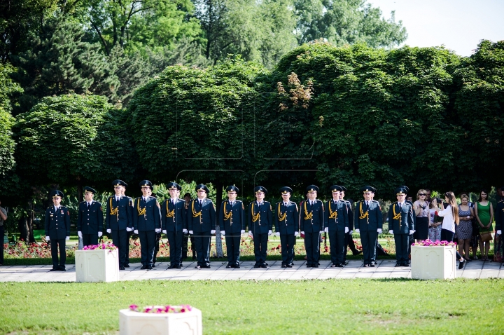 EMOTIONAL EVENT! Female graduates of Military Academy take oath (PHOTO REPORT)