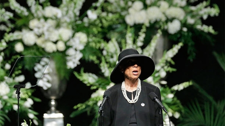 Muhammad Ali funeral: Thousands gather to honor "The Greatest"