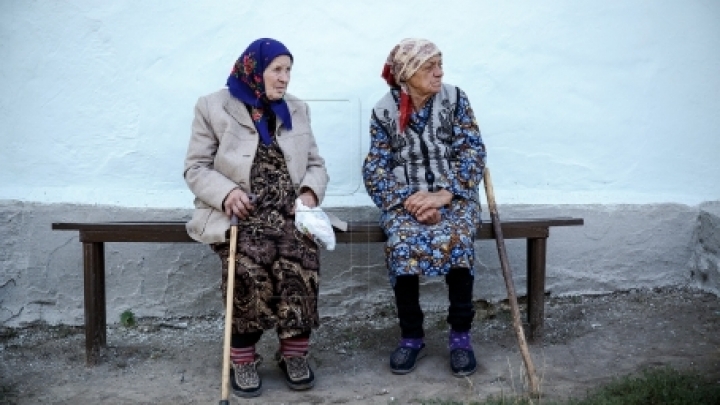 Chisinau physicians go to villages, examine elderly