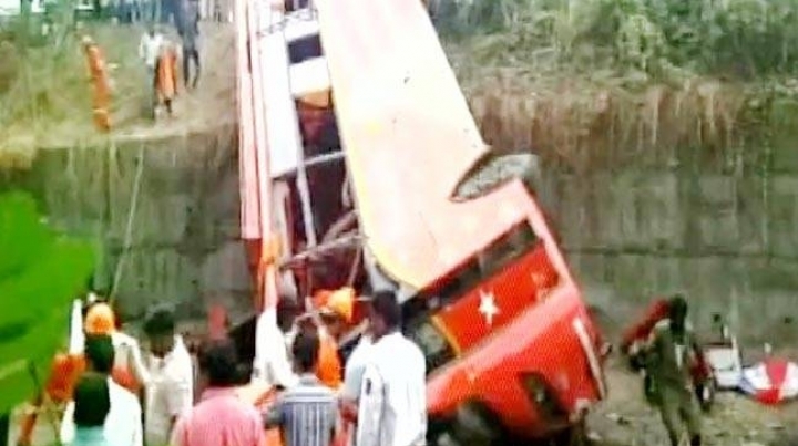 Mumbai-Pune Expressway accident kills 17, injures 30