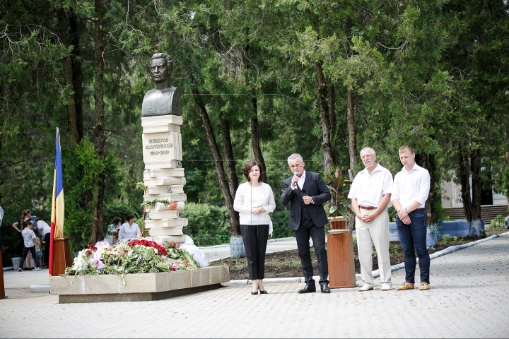 Monument to late Moldovan poet Dumitru Matcovschi UNVEILED in his native village