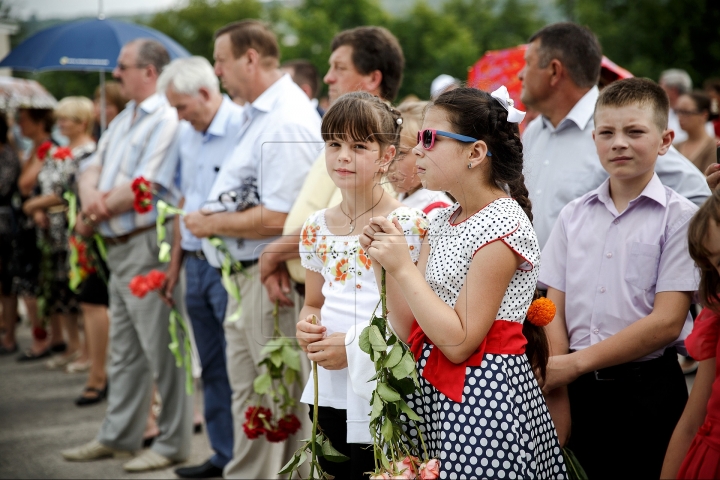 Monument to late Moldovan poet Dumitru Matcovschi UNVEILED in his native village