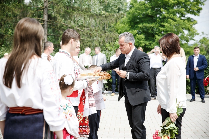 Monument to late Moldovan poet Dumitru Matcovschi UNVEILED in his native village