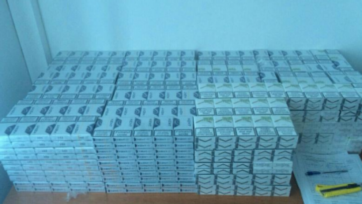 Two Romanian citizens held up on Chisinau airport for smuggling THIS