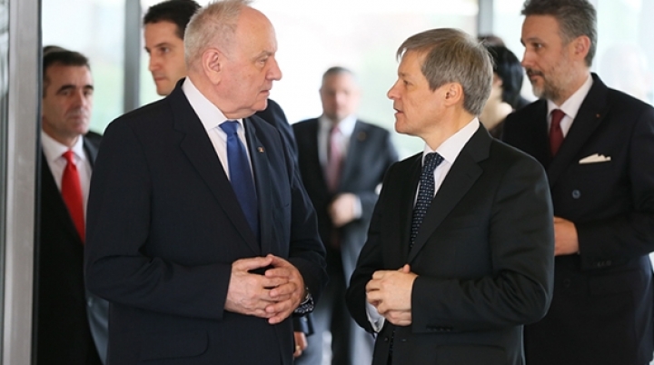 Moldovan president Timofti discusses with Romanian premier Ciolos in Sofia 