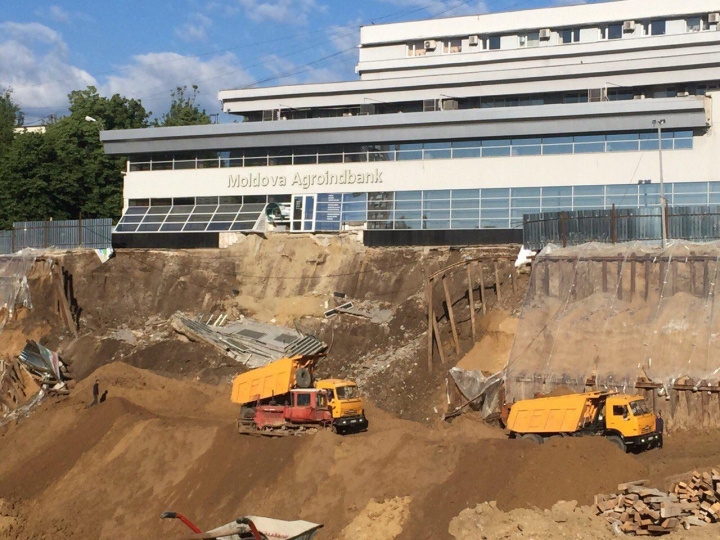 DISASTER in Riscani district! Earth slids under building(VIDEO/PHOTO)