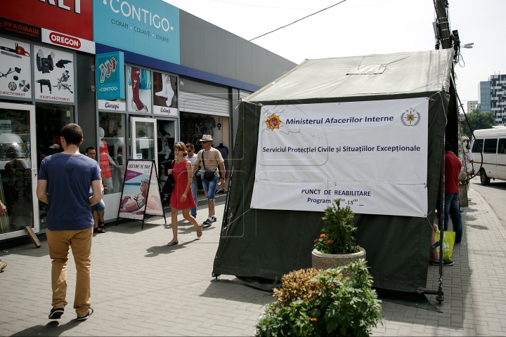 Moldovan authorities set up tents for people to hide from hot weather (PHOTO REPORT)