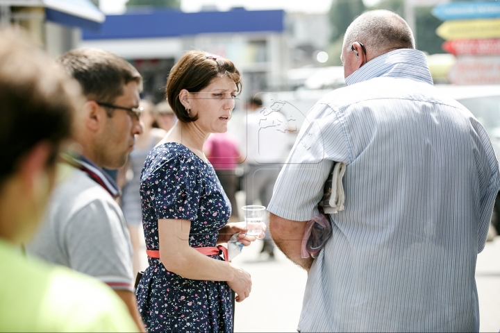 Moldovan authorities set up tents for people to hide from hot weather (PHOTO REPORT)