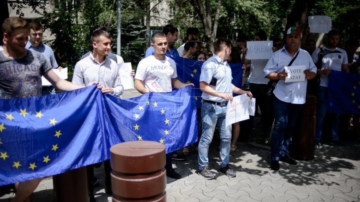 #NoBrexit. Moldovan young Democrats call on Britons to vote 'in' on Thursday (PHOTO GALLERY)