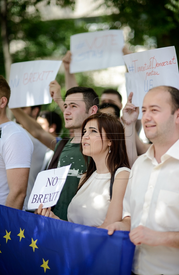 #NoBrexit. Moldovan young Democrats call on Britons to vote 'in' on Thursday (PHOTO GALLERY)