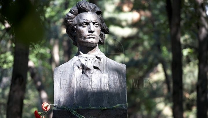 Moldovans commemorate 127 years from death of greatest Romanian Romantic poet