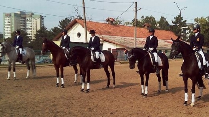 Over 30 professionals and amateurs of horse riding raced in a competition