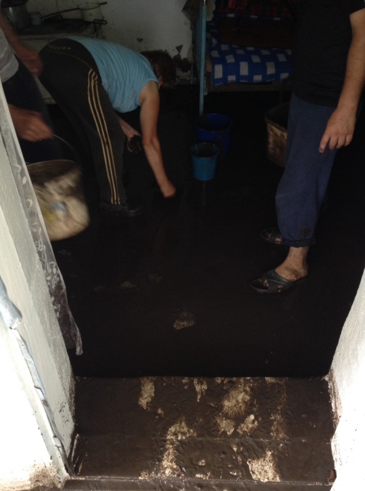 Heavy rain, hail in Moldova. Villages flooded, roofs destroyed