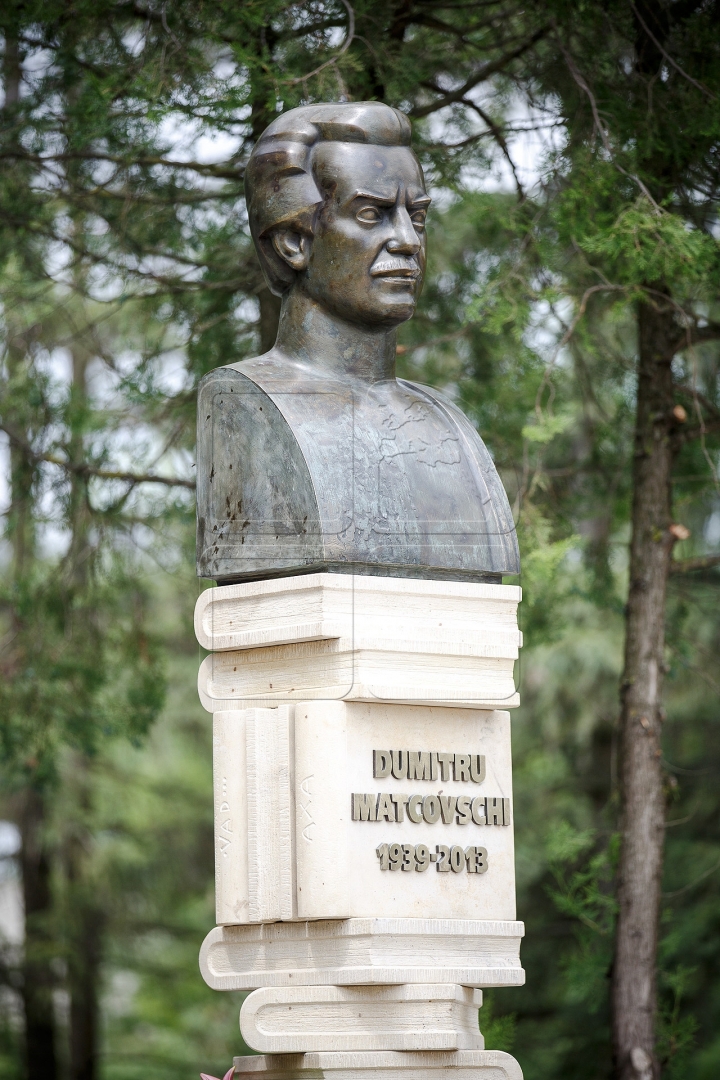 Monument to late Moldovan poet Dumitru Matcovschi UNVEILED in his native village