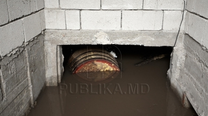 PEOPLE ARE IN DESPAIR! Hundreds of cellars in Comrat FLOODED