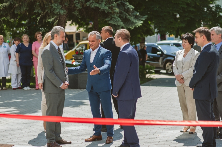 European conditions at Mother and Child Institute. Institute's main entrance, inaugurated (PHOTO REPORT)