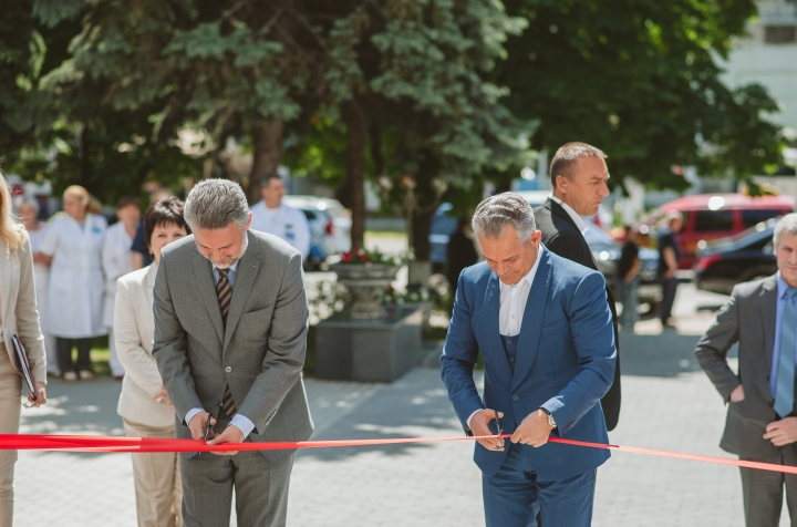 European conditions at Mother and Child Institute. Institute's main entrance, inaugurated (PHOTO REPORT)