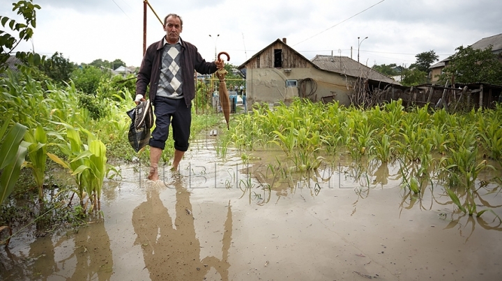 Ceadir Lunga, flooded. Rainstorms affect about 55 households, 17 people evacuated