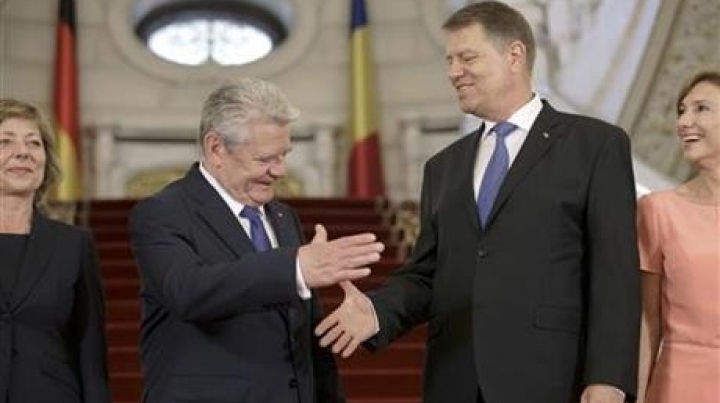 Presidents of Romania, Germany EXCHANGE views on Moldova, security