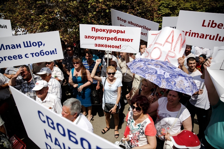 1,000 protest in front of Chisinau court demanding to free Orhei mayor (PHOTO REPORT)