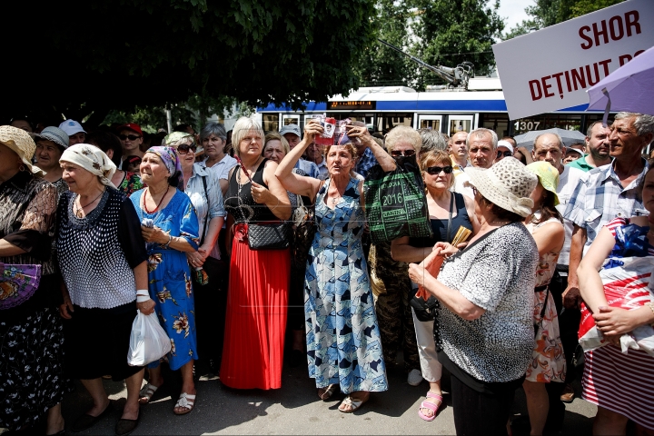 1,000 protest in front of Chisinau court demanding to free Orhei mayor (PHOTO REPORT)