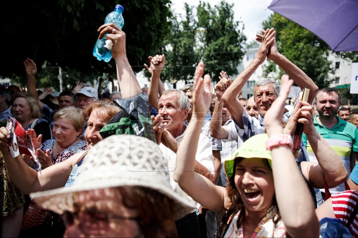 1,000 protest in front of Chisinau court demanding to free Orhei mayor (PHOTO REPORT)