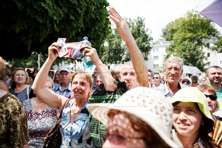 1,000 protest in front of Chisinau court demanding to free Orhei mayor (PHOTO REPORT)