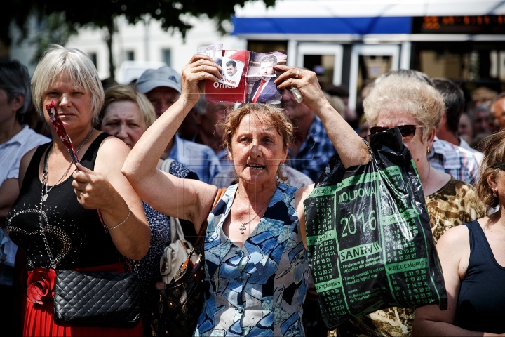 1,000 protest in front of Chisinau court demanding to free Orhei mayor (PHOTO REPORT)