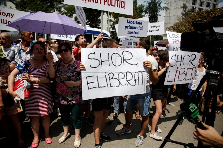 1,000 protest in front of Chisinau court demanding to free Orhei mayor (PHOTO REPORT)