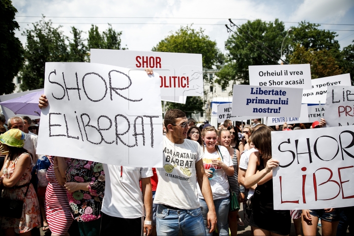 1,000 protest in front of Chisinau court demanding to free Orhei mayor (PHOTO REPORT)