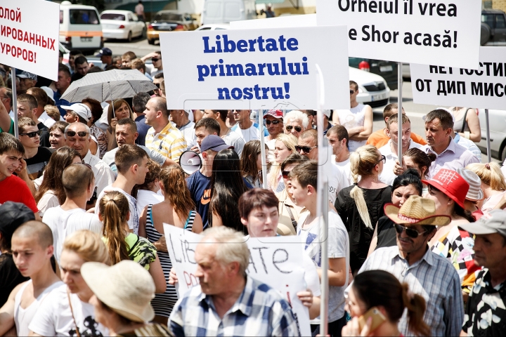 1,000 protest in front of Chisinau court demanding to free Orhei mayor (PHOTO REPORT)