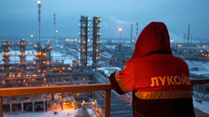 Russia becomes world's biggest oil exporter. Saudi Arabia is second