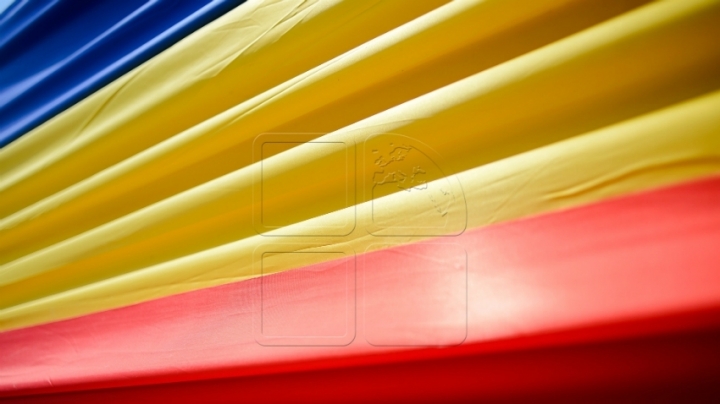 Romania celebrates today Day of National Flag