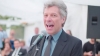 Bon Jovi sings "Livin'on a prayer" with a wedding band