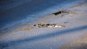 Many roads in Moldova are damaged because of hot weather