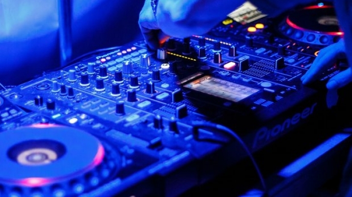 Nigerian DJ sets new world record for longest DJ set