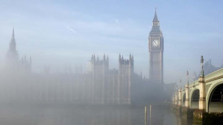 Envelope of 'white powder' gets UK Parliament in lockdown