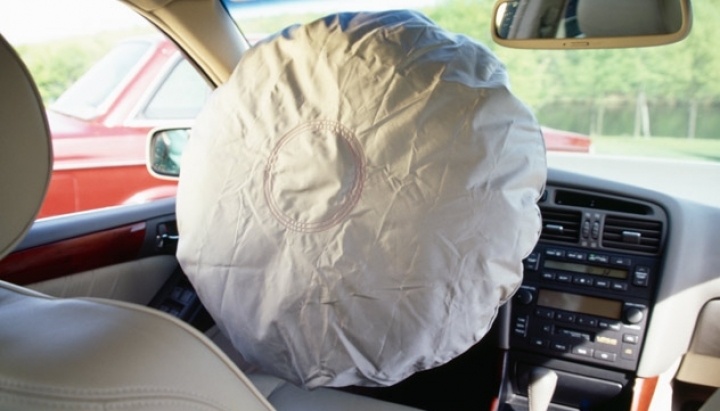 General Motors service recall because of defective air bag