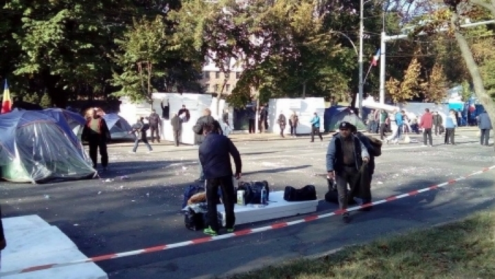 Supporters of Usatîi and Dodon to be OBLIGED to dismantle tents as soon as possible