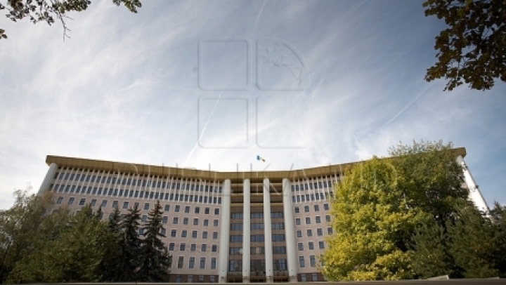 Leftists dismantle tents in front of Moldovan Parliament and go home