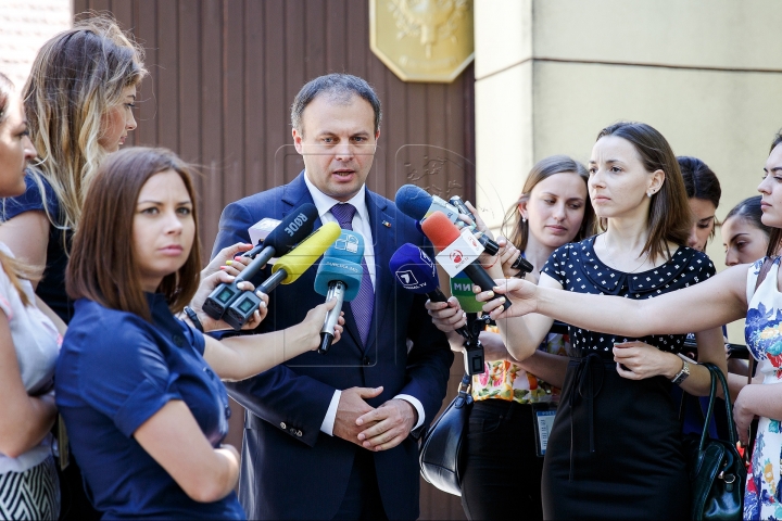 Moldovan people are sympathetic towards French nation, lay flowers at Embassy of France