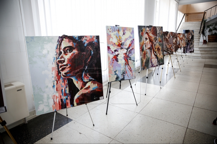 Government building hosts art exhibition of Nicoleta Vacaru (PHOTO)