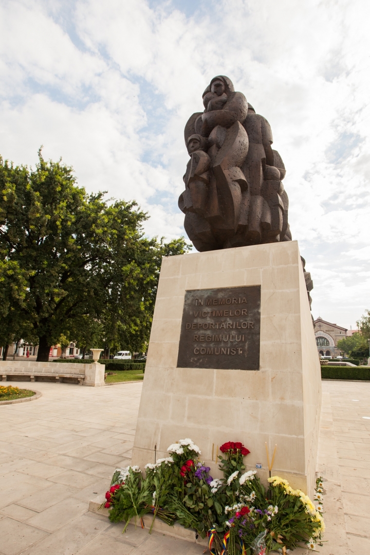 Prime minister commemorated victims of Stalin's regime deportations